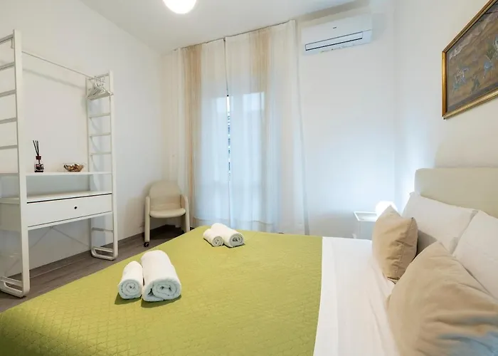 Cozy Urban Retreat, 2br, Family Escape In * Rom