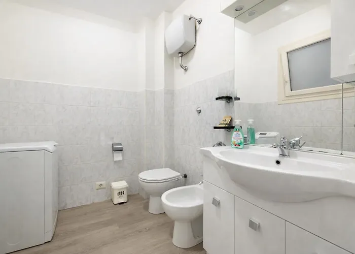 Cozy Urban Retreat, 2br, Family Escape In * Roma